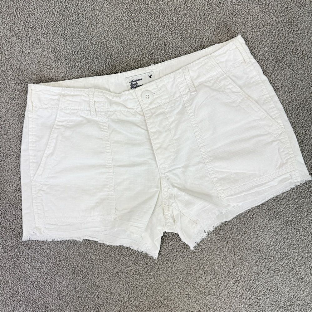 American Eagle Outfitters Raw Edge Button Fly Shorts White Size 00